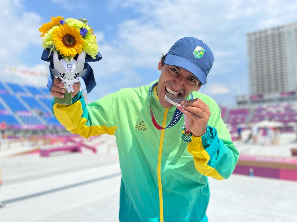 Kelvin Hoefler, do skate, garante a 1ª medalha do Brasil nos Jogos de Tóquio