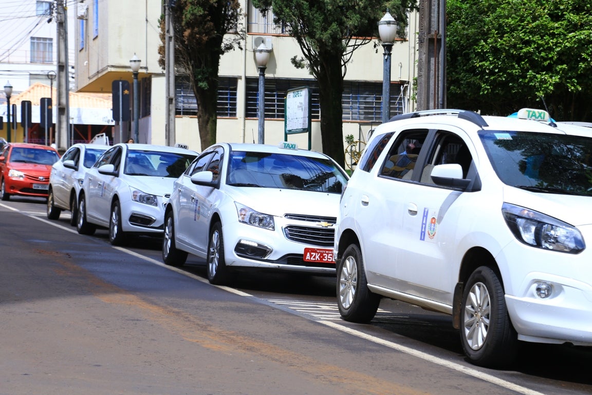 Pato Branco amplia de cinco para dez anos idade máxima para táxis em circulação